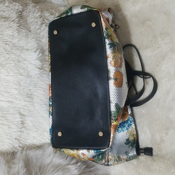 POVERTY TOTES - Picture 3 of 8